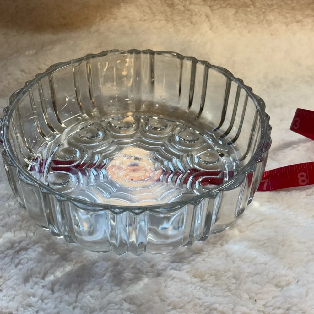 Anchor Hocking Clear Glass Lidded Dish - Picture 5 of 5